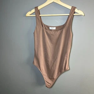 Aritzia Babaton Body Suit mit U-Ausschnitt Größe Medium  - Bild 1 von 6