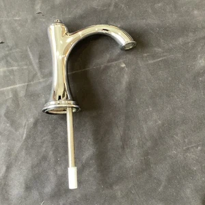 Grifo Pfister Tisbury 2 manijas 8" amplio cromado pulido LG49-TB0C W2 - Imagen 1 de 6
