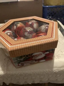Vintage 7er Set Weihnachtskugeln Weihnachtsmann unzerbrechlich in Deko Box - Bild 1 von 5
