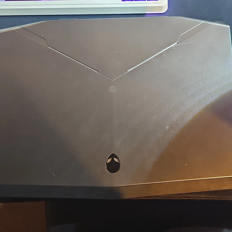 Alienware 14 2.4GHz i7-4700MQ Procesador Intel GeForce GT 750M 512MB Unidad Foto 1 de 4