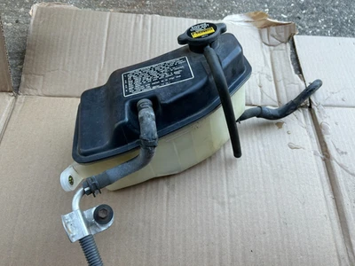 Tanque de expansión de desbordamiento de refrigerante Lexus LS400 1995-2000 OEM con tubo de línea dura OEM Foto 1 de 4