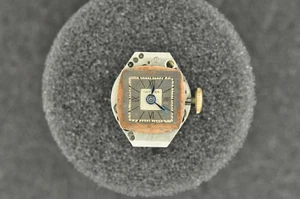 VINTAGE LADIES HAMPDEN WRISTWATCH MOVEMENT - 17 JEWELS - RUNNING - Picture 1 of 2
