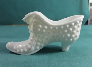 FENTON #3995 MILK GLASS CAT HEAD SLIPPER - Picture 1 of 2