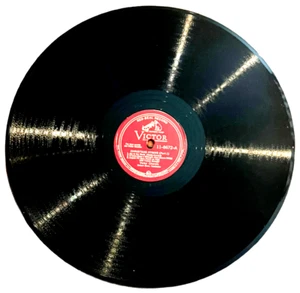 Victor Chorale (Robert Shaw) - Christmas Hymns - Victor Record 11-8672 - 12" - Picture 1 of 4