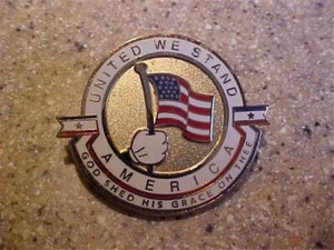 DISNEY 9-11 2001 UNITED WE STAND AMERICA MICKEY MOUSE GOLD PIN A/P 200 LIMITED - Picture 1 of 6