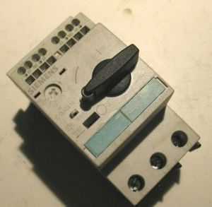 SIEMENS 3RV1021-4AA10 SCHUTZSCHALTER 11-16A 5-15PS/200-575VAC MIT AUX P8133 - Bild 1 von 8