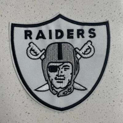 Нашивка Las Vegas Raiders утюг с вышивкой 4x4 дюйма - Изображение 1 из 4