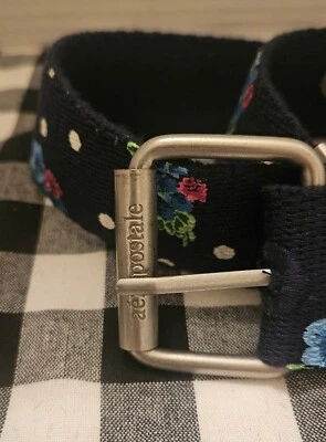 Cinturón grande de lona Aeropostale azul marino con flores y puntos Foto 1 de 3