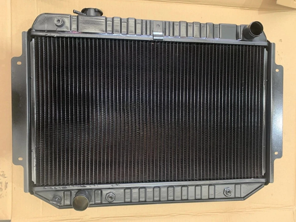 HOLDEN HQ-HZ 253/308 V8 AUTO 4 ROW COPPER BRASS RADIATOR ( R246 ) COPPER BRASS - image 1 of 1