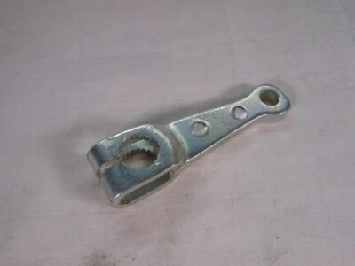 Brazo de liberación del embrague Suzuki, NOS, DR370, SP370, TM250, TS400, # 23271-16500.   J3 Foto 1 de 3