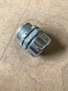 THOMAS & BETTS 2540-4 Liquid Tight Connector, 1 in., Silver, Straight - Picture 1 of 5