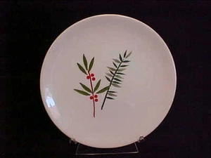 MINT Crate & Barrel 6.5 inch Decorative Berry/Fern Holiday Plate (B541) - Picture 1 of 1
