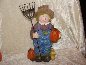 Farmer With Rake And Pumpkins ~ Resin ~ 12” Tall ~ Very Great Condition ~ - Picture 1 of 7