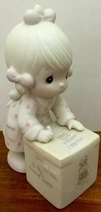 1987 PRECIOUS MOMENTS COLLECTOR'S CLUB "SHARING IS UNIVERSAL" GIRL MAILING A BOX - Picture 1 of 5