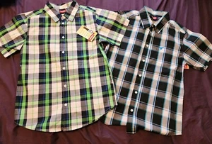 Neu mit Etikett Paket mit 2 kurzärmligen karierten Button-Down-Hemden von Wrangler, Größe L (10-12) - Bild 1 von 4