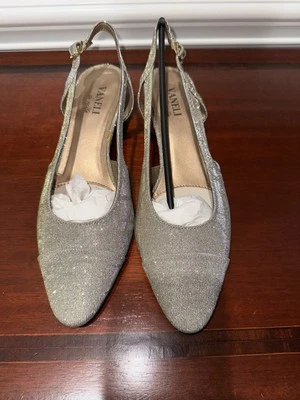 NUEVO CON CAJA, VANELI di NOTTE, MUJER CUERO PLATEADO, ZAPATOS PLANOS DE DISEÑO Talla: 9.5N Foto 1 de 4