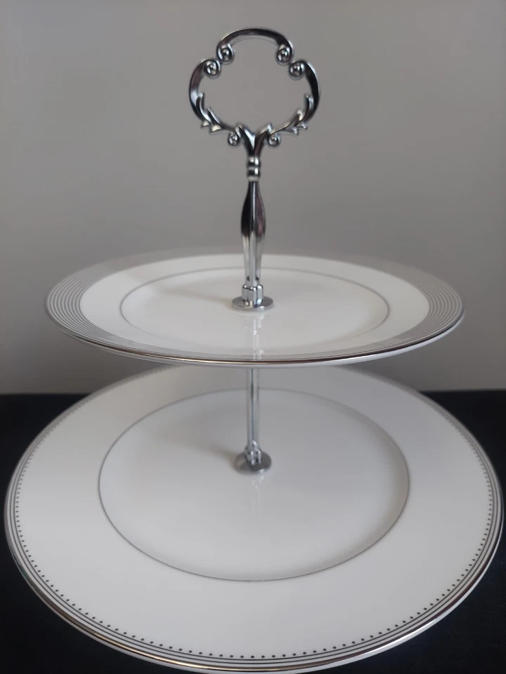 Bandeja de servir Wedgwood Grosgrain 2 camadas - Imagem 1 de 1