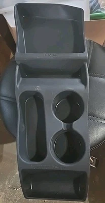 Центральный контейнер/подстаканник Tesla модели S от 12 до 15 - Изображение 1 из 3