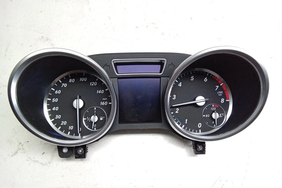 Velocímetro Speedo 13 2013 Mercedes Benz GL450 115K milhas fabricante de equipamento original - Imagem 1 de 4