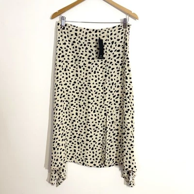 Falda Midi Lulus Crema Negra Estampado Animal Lunares Asimétrica Abertura Nueva con Etiquetas Mediana Foto 1 de 4