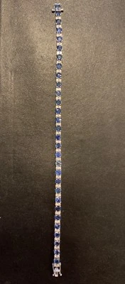 Brazalete de diamantes y zafiros de oro blanco de 14 quilates de 8,5 quilates Foto 1 de 4