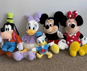 Disney World Plüsch Konvolut Mickey Mouse Minnie Daisy Donald Duck Goofy Set 5 Stofftiere - Bild 1 von 10