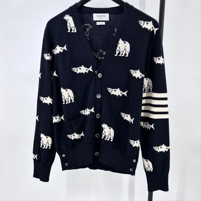 Cardigã Thom Browne urso e salmão lã merino MKC350A 125159621 - Imagem 1 de 4