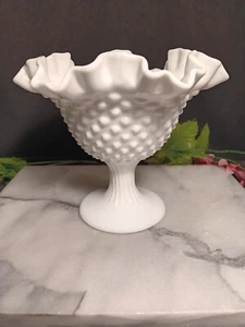 Genuino Fenton Blanco Hobnail Volantes Pedestal Cuenco Caramelo Bon Plato - Imagen 1 de 7