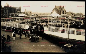 Tarjeta postal GORLESTON, nr Great Yarmouth, Norfolk - View Cliff Hotel of Bandstand - Imagen 1 de 2