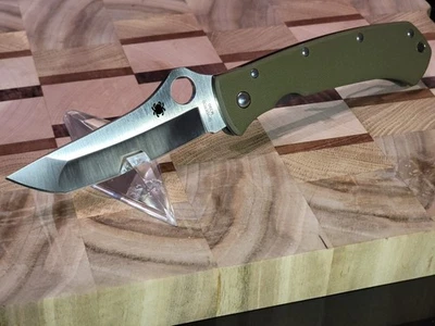Spyderco Lum Tanto, hoja lisa satinada M390 tanto, mango OD verde G10, exclusivo Foto 1 de 4