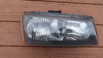 Farol dianteiro 2003-2006 Chevrolet Silverado 1500 destro 16530938 fabricante de equipamento original 55249 - Imagem 1 de 4