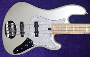 Lakland Skyline Darryl Jones (4), White Pearl with Maple - Bild 1 von 6