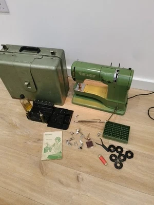 Vintage Elna Supermatic Nähmaschine 722010 mit Metallkoffer Anleitung & Zubehör - Bild 1 von 4