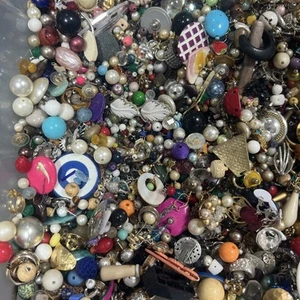 D ONE POUND Lot Random Costume Jewelry Scrap Junk Art Craft Beads Earring Single - Picture 1 of 6