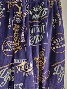 Yellowstone Dutton Ranch Spruch Fleece Lounge Pyjamahose mit Taschen Gr. M - Bild 1 von 4