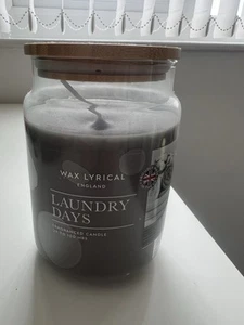 Wax Lyrical England Laundry Days Scented Candle in Large Glass Jar - Picture 1 of 2