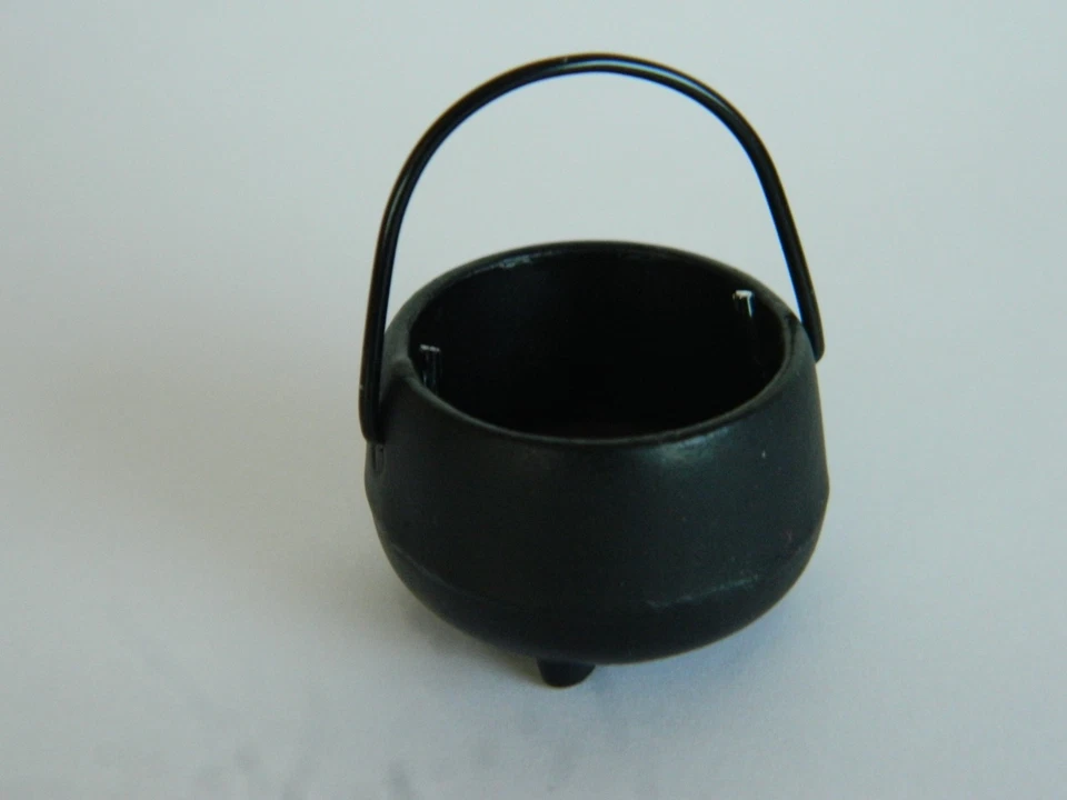 1 12 Scale Dolls House Miniatures Black Cauldron D2037