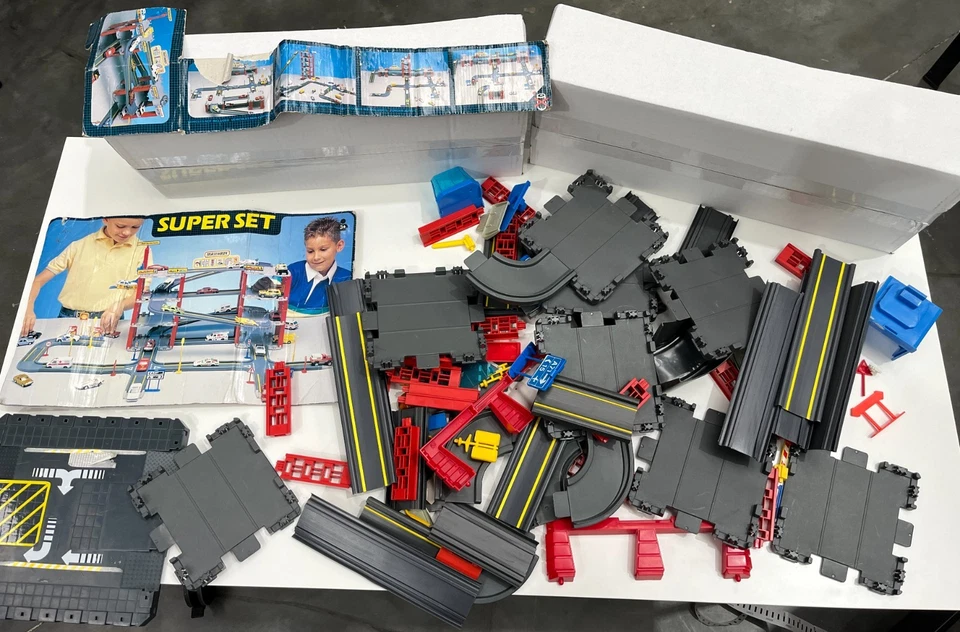 Vintage Matchbox Motorcity 500 Super Set Diecast Toy Car Playset Rare Incomplete - image 1 of 4