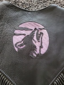 Chaleco de motociclista TRD de cuero negro para mujer con flecos de cuero púrpura Wolf XL - Imagen 1 de 7