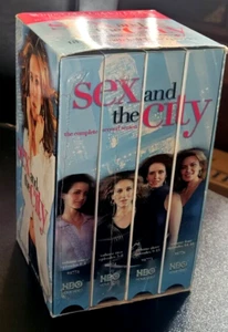SEX AND THE CITY Complete 2nd Season (18 TV Episodes) 4 VHS Tape Boxed Set; 2001 - Imagen 1 de 23