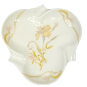 Vintage Ashtray Floral 3 Slot Iris Porcelain Swirl Mid Century Modern - Picture 1 of 9