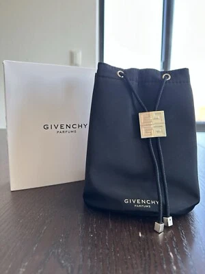 Mini bolsa balde com cordão Givenchy - Imagem 1 de 3