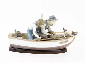 LLADRO 'FISHING WITH GRAMPS' LARGE BOAT BOY DOG FIGURE MODEL 5215 - Picture 1 of 5