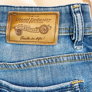 Jeans Diesel Para Hombres 29x32 Azul Lavado Claro Elegante Ajustado Calce Ajustado Elastizado Denim - Imagen 1 de 18