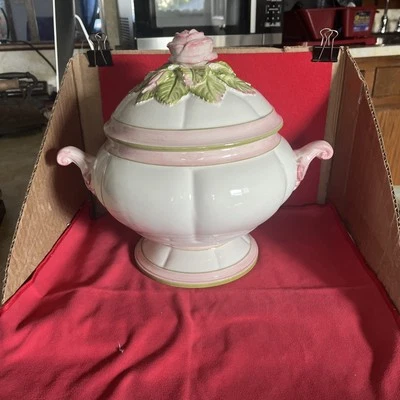 Vintage White Ironstone Covered Serving Dish Tureen With Lid. - Image 1 of 4