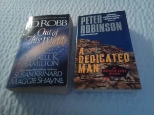 LOT OF TWO MYSTERY PAPERBACK BOOKS. - Picture 1 of 5