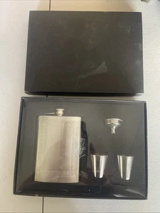 4 Piece Flask Set - Flask, 2 Shot Glasses, Funnel. Unbranded, Silver One Intl - Picture 1 of 3