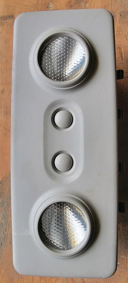 GMC ACADIA DENALI 2015 montaje de luz interior trasera excelente estado Foto 1 de 2