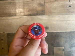 Prendedor Kurt Stillwell De Colección 1990 Pinback MLB Gorra de Béisbol Botón Foto KC Royals - Imagen 1 de 3