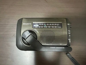 SONY ICF-B99 SC Wide FM/AM Radio Portátil Manivela y Solar Usado Probado - Imagen 1 de 3
